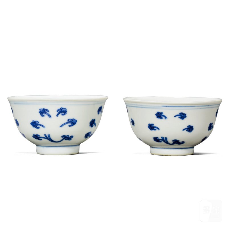 清宣统 青花花卉纹杯一对